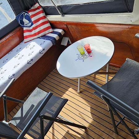 Boat Allemansfreon - Kamperen Op Het Water - Niet Om Mee Te Varen - Read Host Profile-Lees Hostprofiel Jutrijp Exterior foto