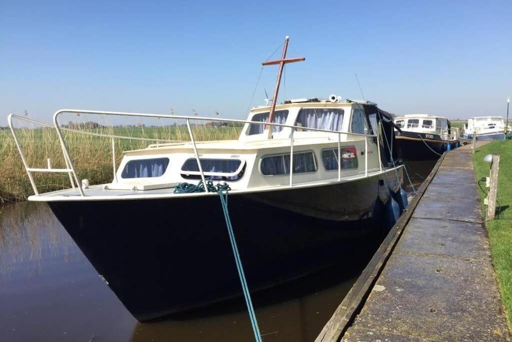 Boat Allemansfreon - Kamperen Op Het Water - Niet Om Mee Te Varen - Read Host Profile-Lees Hostprofiel Jutrijp Exterior foto