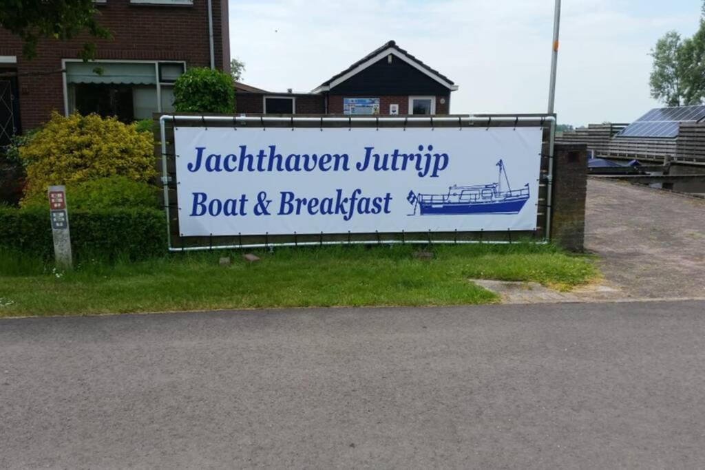 Boat Allemansfreon - Kamperen Op Het Water - Niet Om Mee Te Varen - Read Host Profile-Lees Hostprofiel Jutrijp Exterior foto