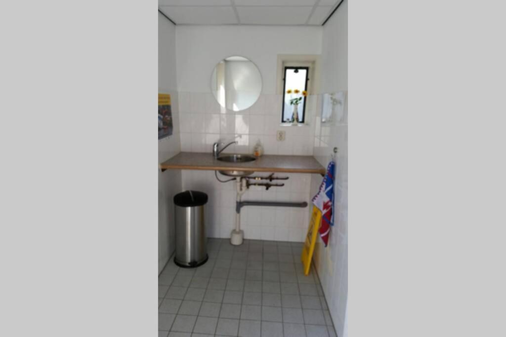 Boat Allemansfreon - Kamperen Op Het Water - Niet Om Mee Te Varen - Read Host Profile-Lees Hostprofiel Jutrijp Exterior foto