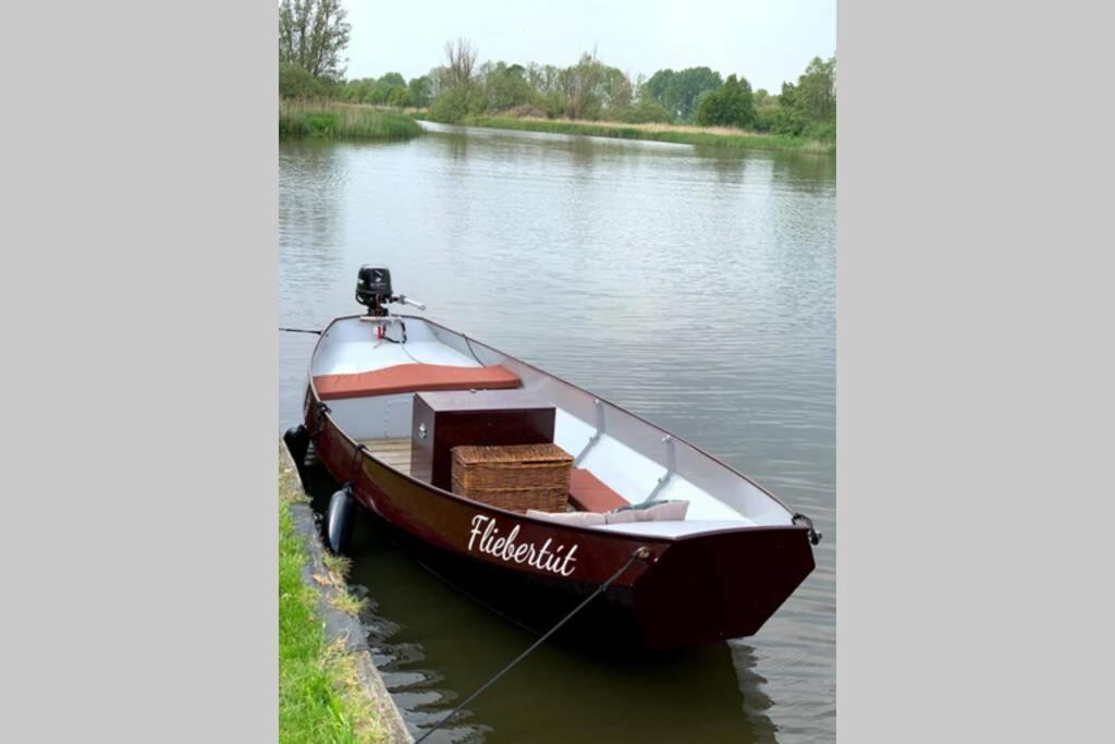 Boat Allemansfreon - Kamperen Op Het Water - Niet Om Mee Te Varen - Read Host Profile-Lees Hostprofiel Jutrijp Exterior foto