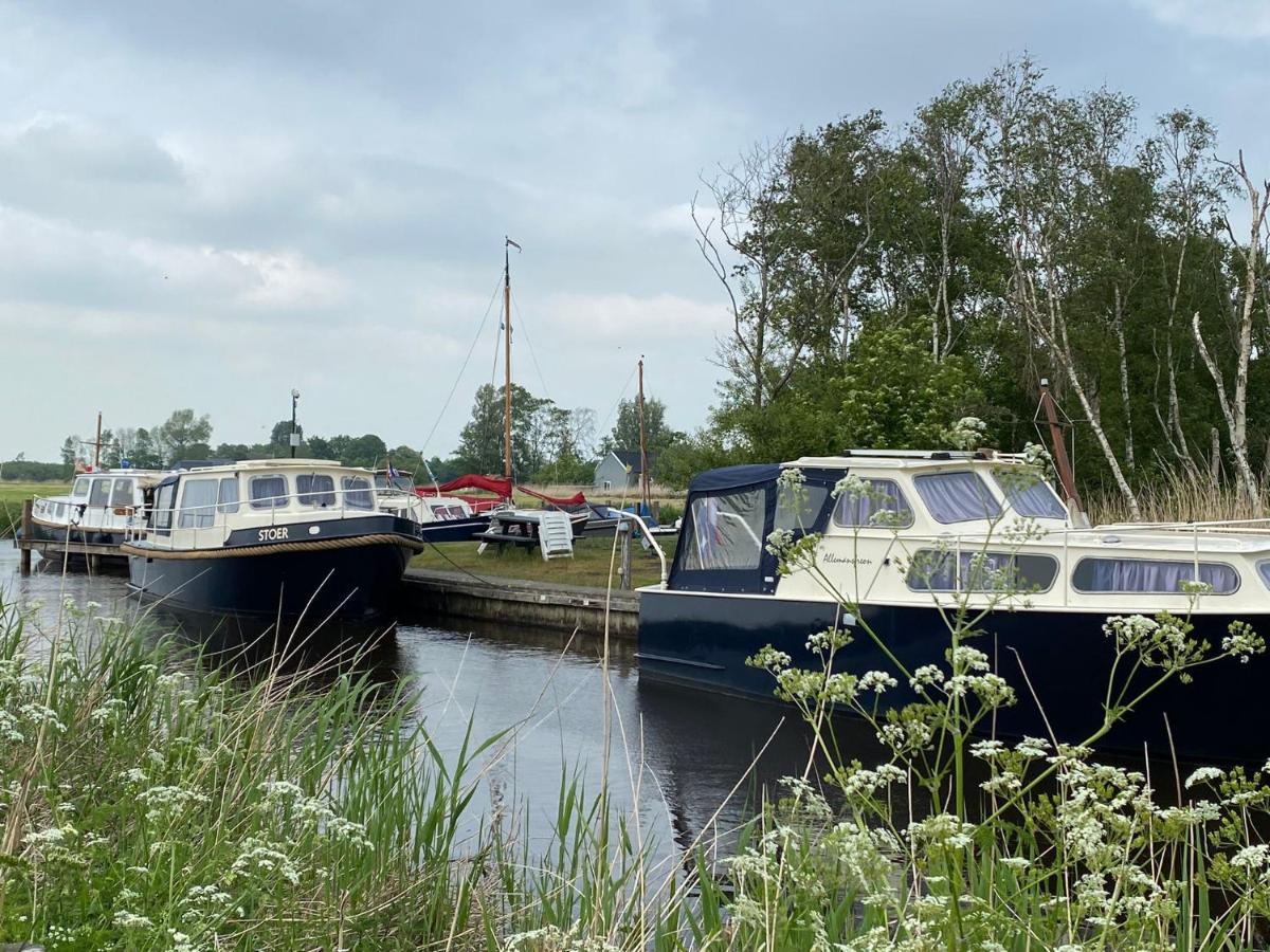 Boat Allemansfreon - Kamperen Op Het Water - Niet Om Mee Te Varen - Read Host Profile-Lees Hostprofiel Jutrijp Exterior foto